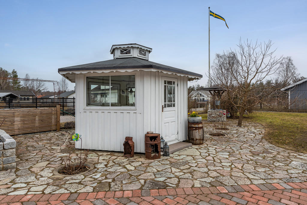 Lusthus i tomten