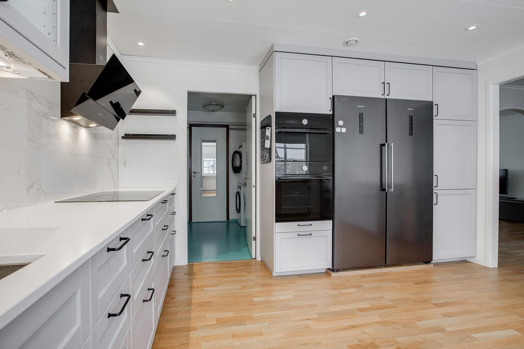 Kök vy mot tvättstuga