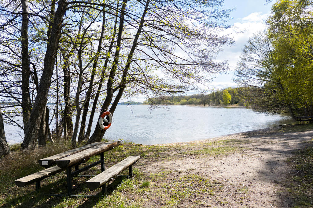 Intilliggande badplats