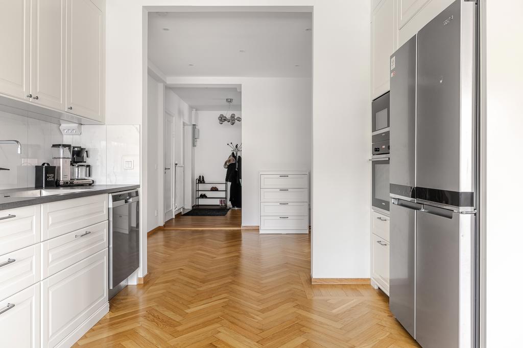 Fiskbensparkett i större del av hemmet.