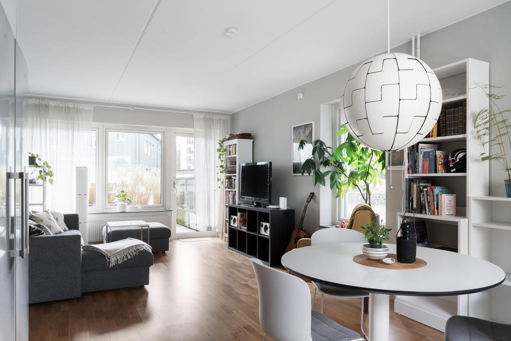 Utgång till terrass i anslutning till vardagsrummet