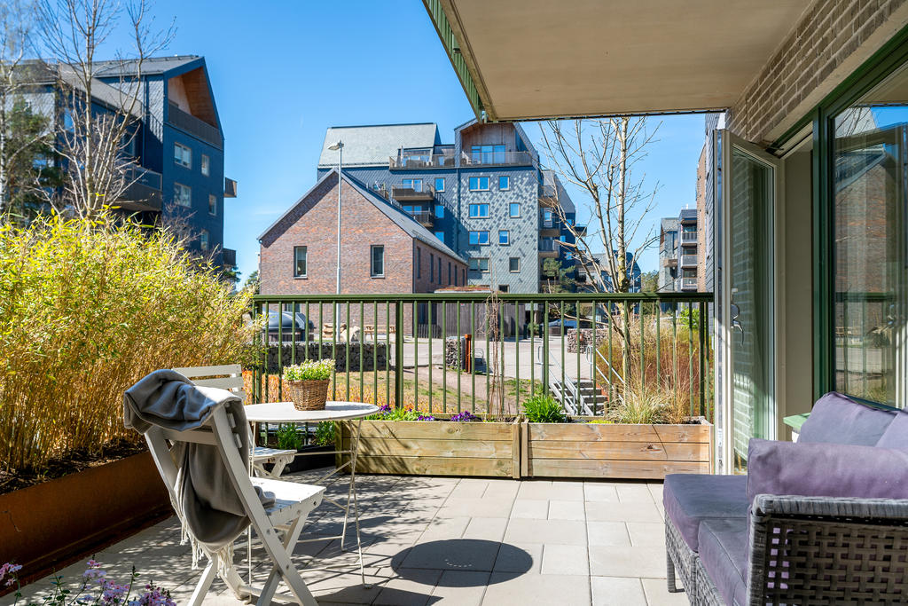 Stor och solig uteplats