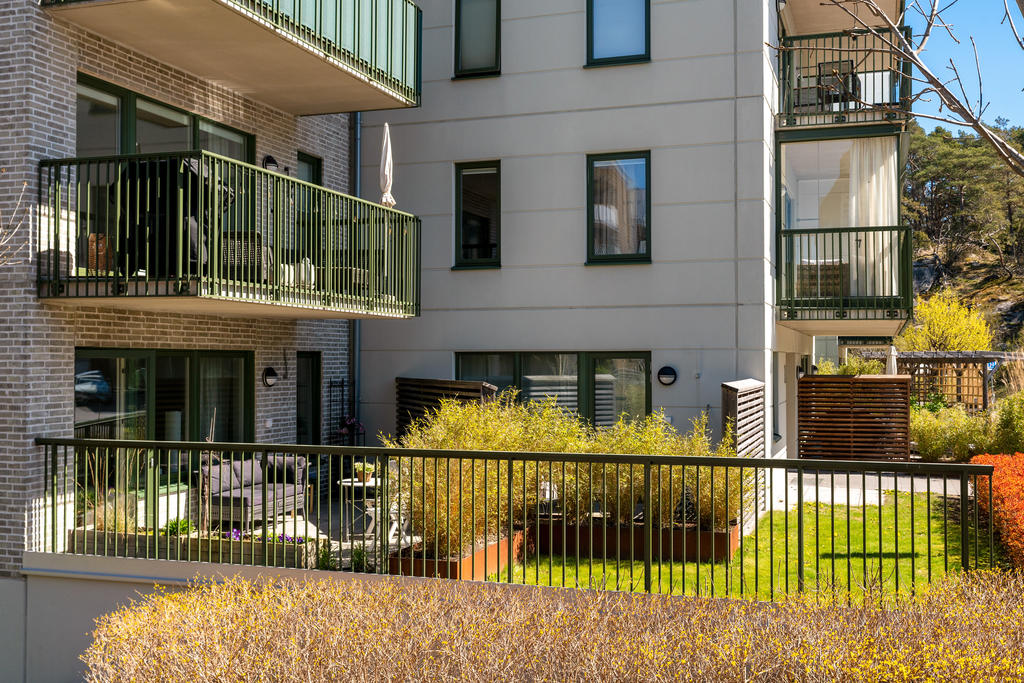 Berguven 30 - högt och soligt läge, samtidigt som ni får bekvämt markplan i denna fina bostad!