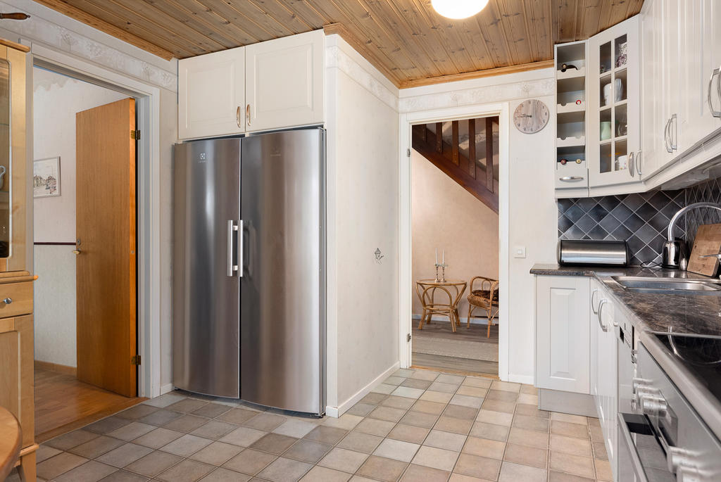 Kök mot matsal och hall