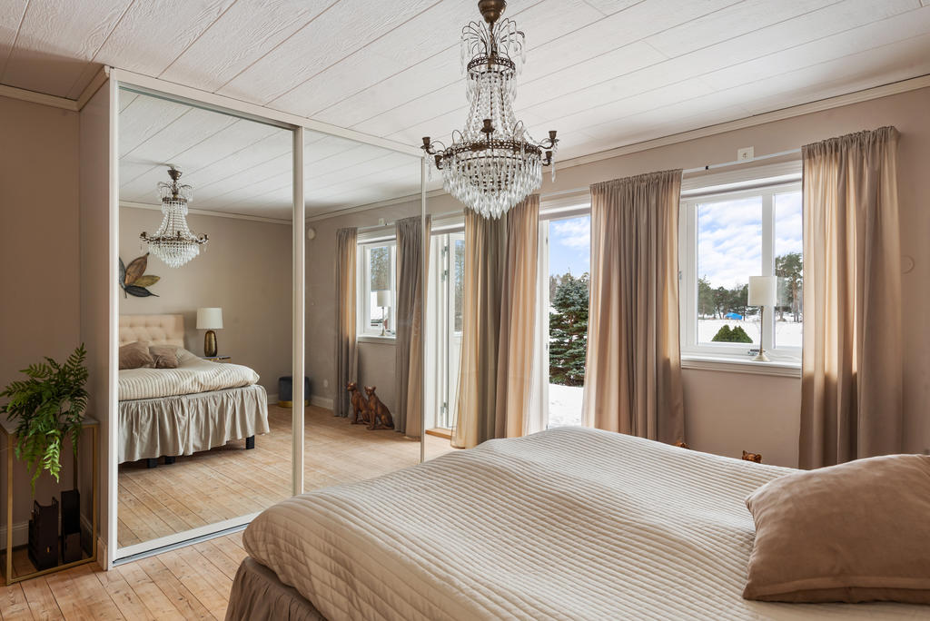 Garderober och utgång till altan