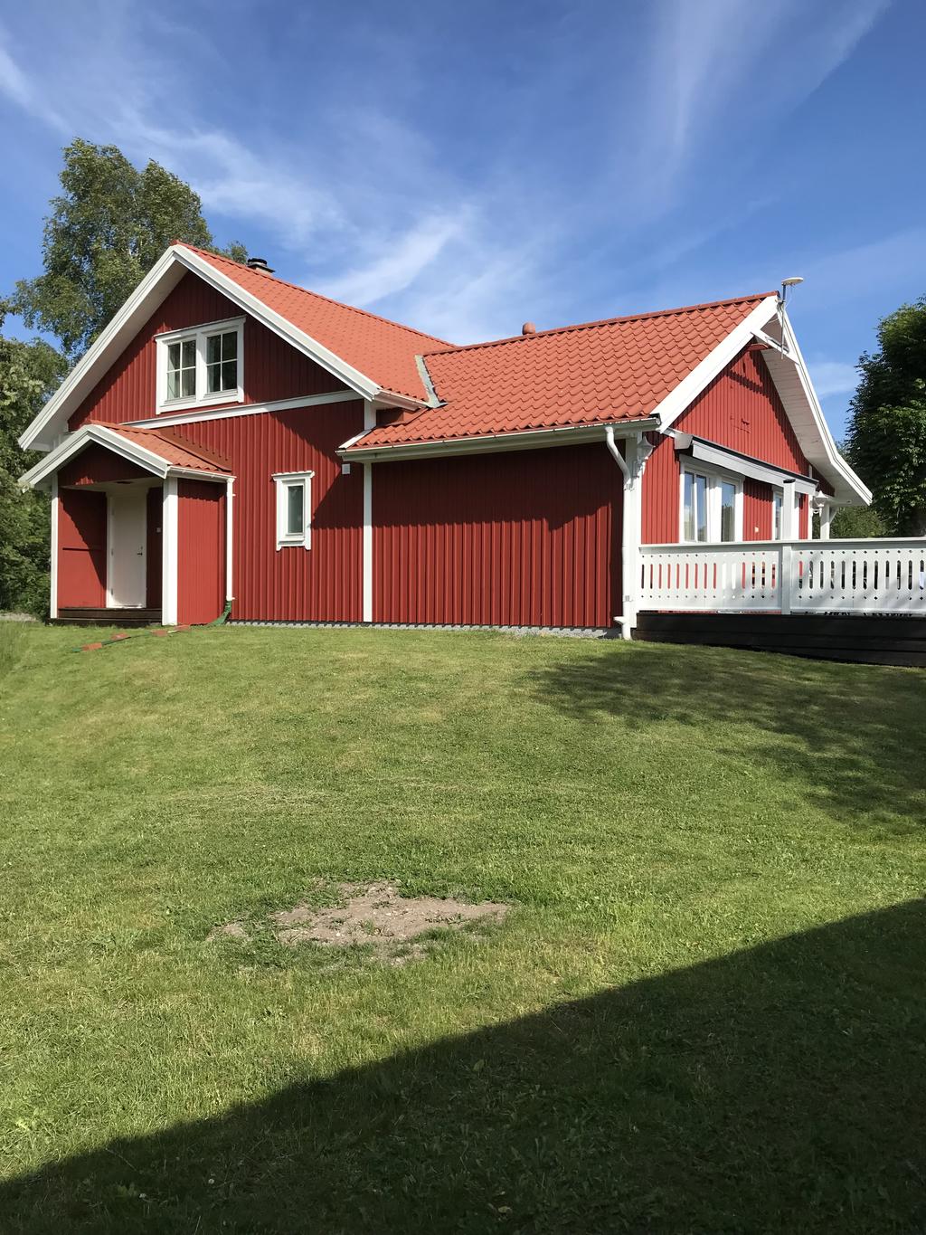 Norrsidan av huset 
Bild från säljaren