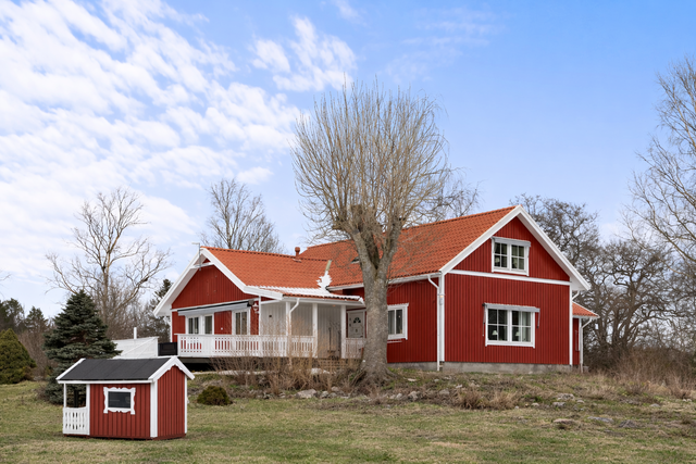 En tomt om nästan 10 000 kvm Bilden är årstidsredigerad