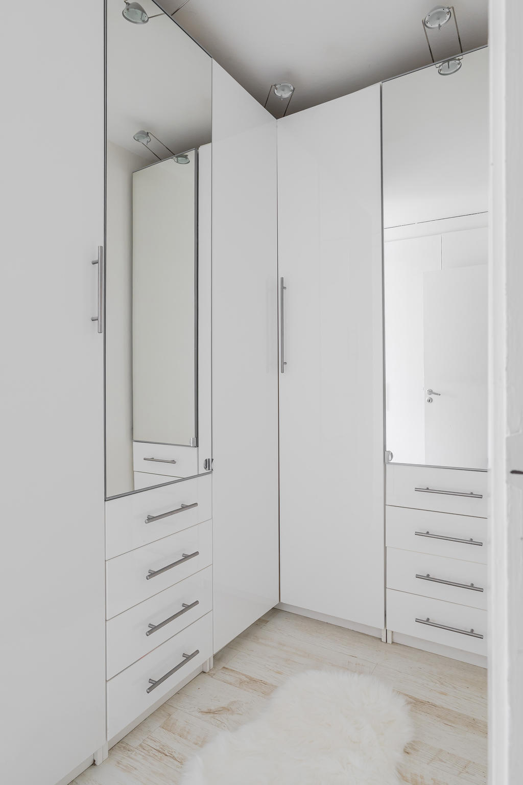 Sovrummets walk-in-closet-det