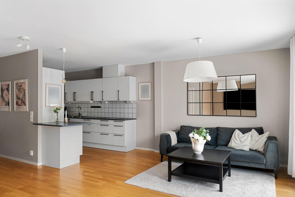 Öppen planlösning mot vardagsrummet. 