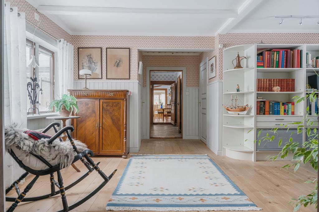 Allrum sett mot hall.