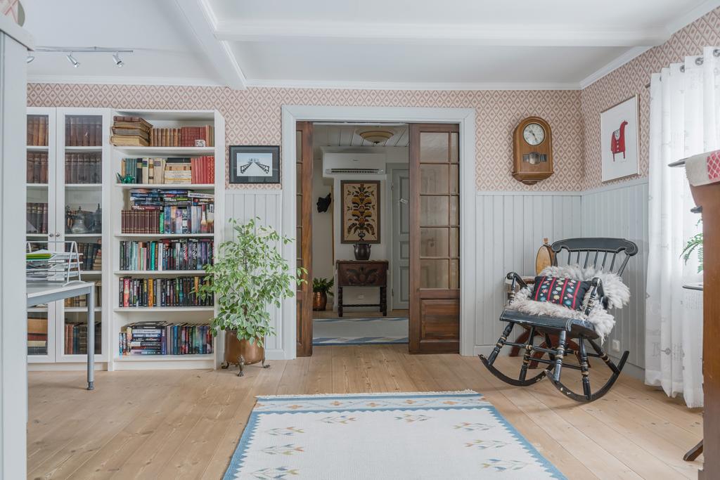 Allrum sett mot inre hall.