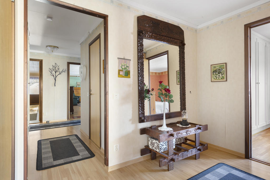 Hall som mynnar till de tre andra sovrummen