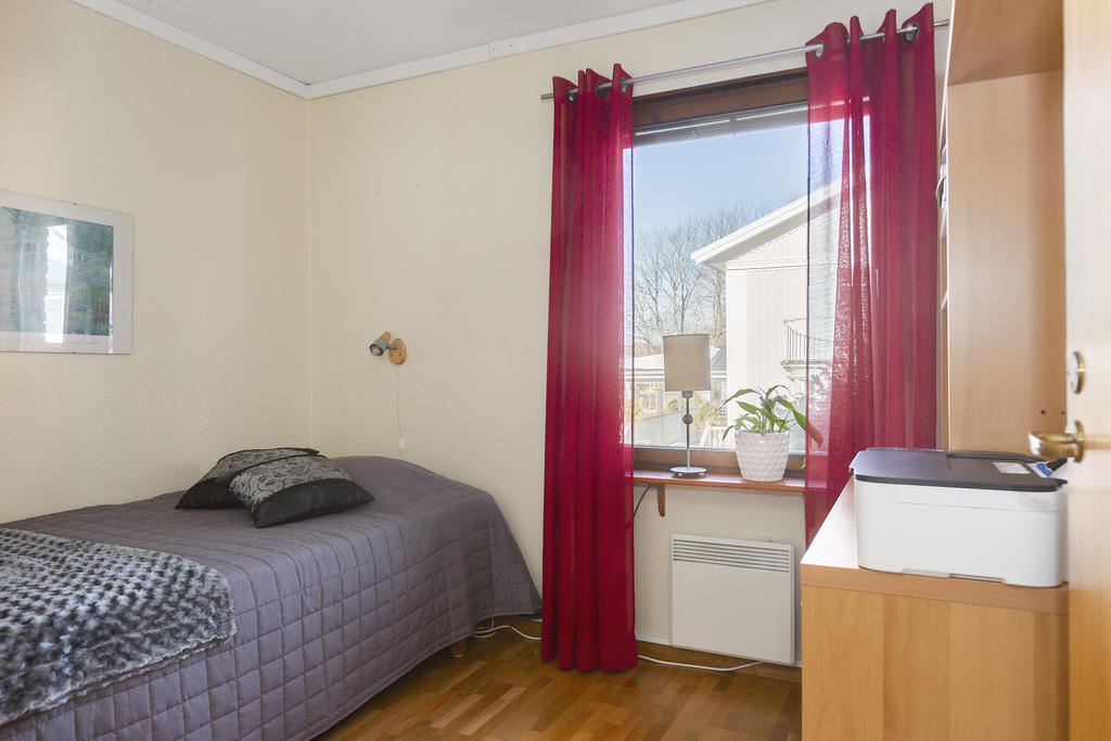 Sovrum fyra med plats för säng och skrivbord