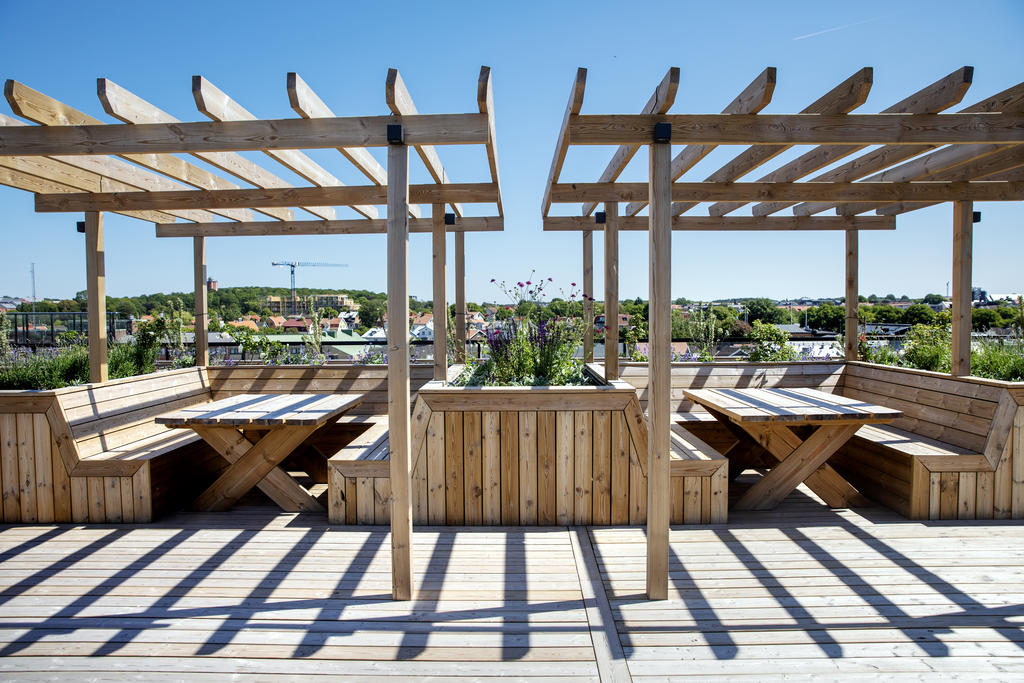 Säljarens sommarbild från den gemensamma takterrassen