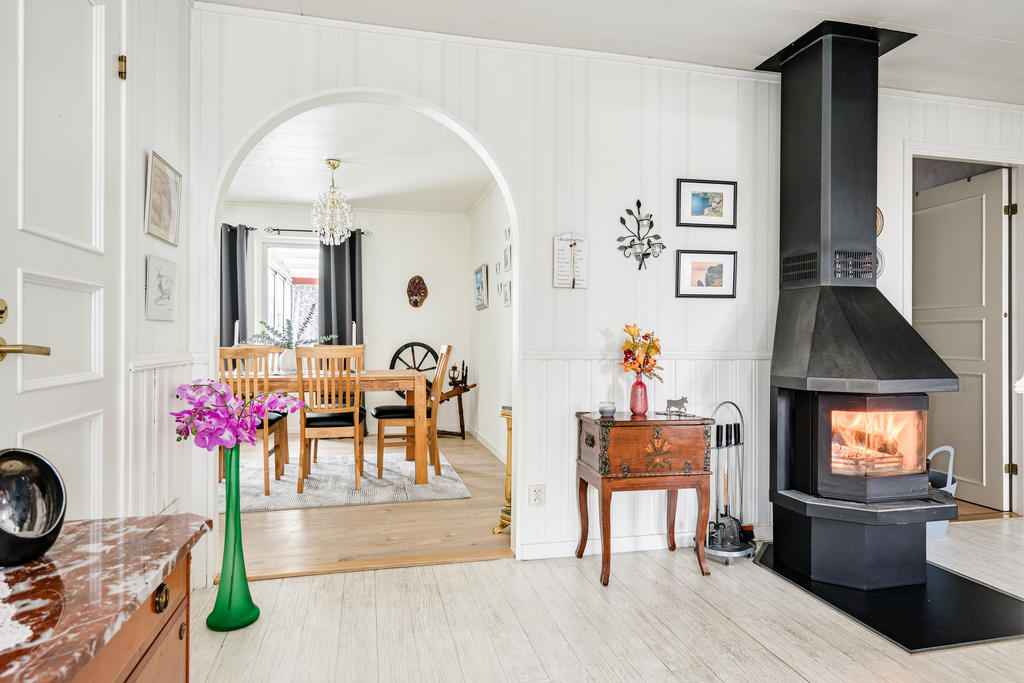 Välkommen till Högatan 8! Allrum i öppen anslutning till vardagsrummet. 