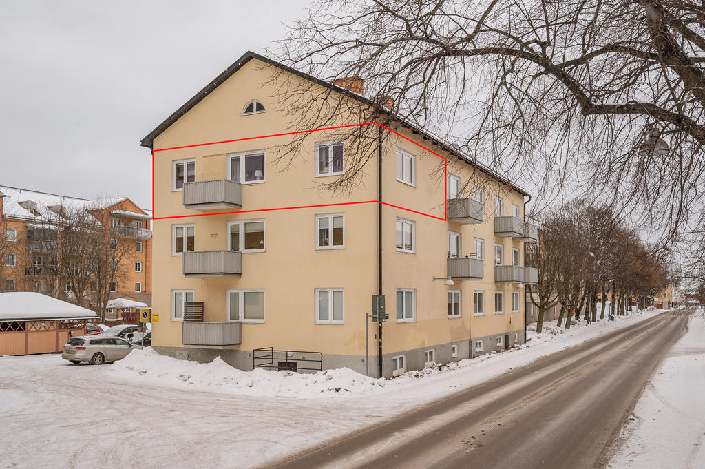 Gavelläge med fönster i tre riktningar!