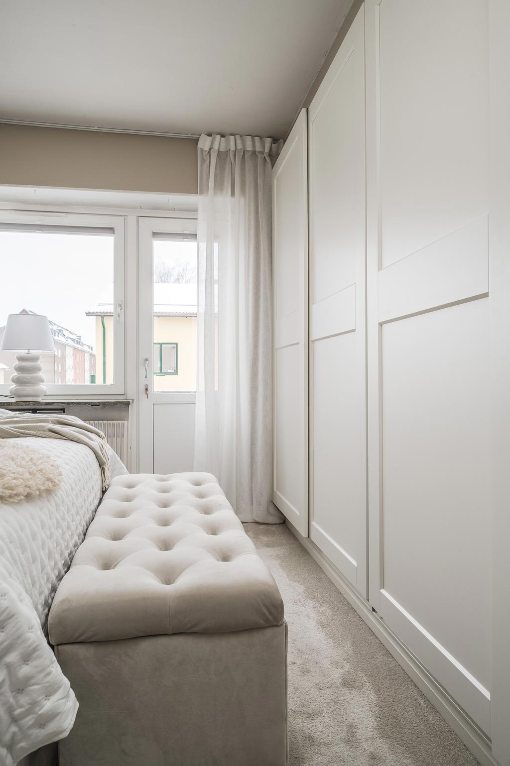 Garderobsvägg med skjutdörrar