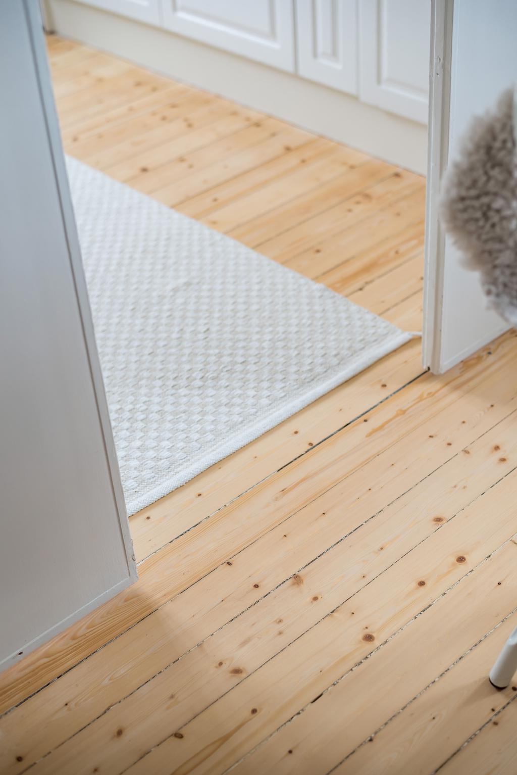 Slipade och lackade originalgolv