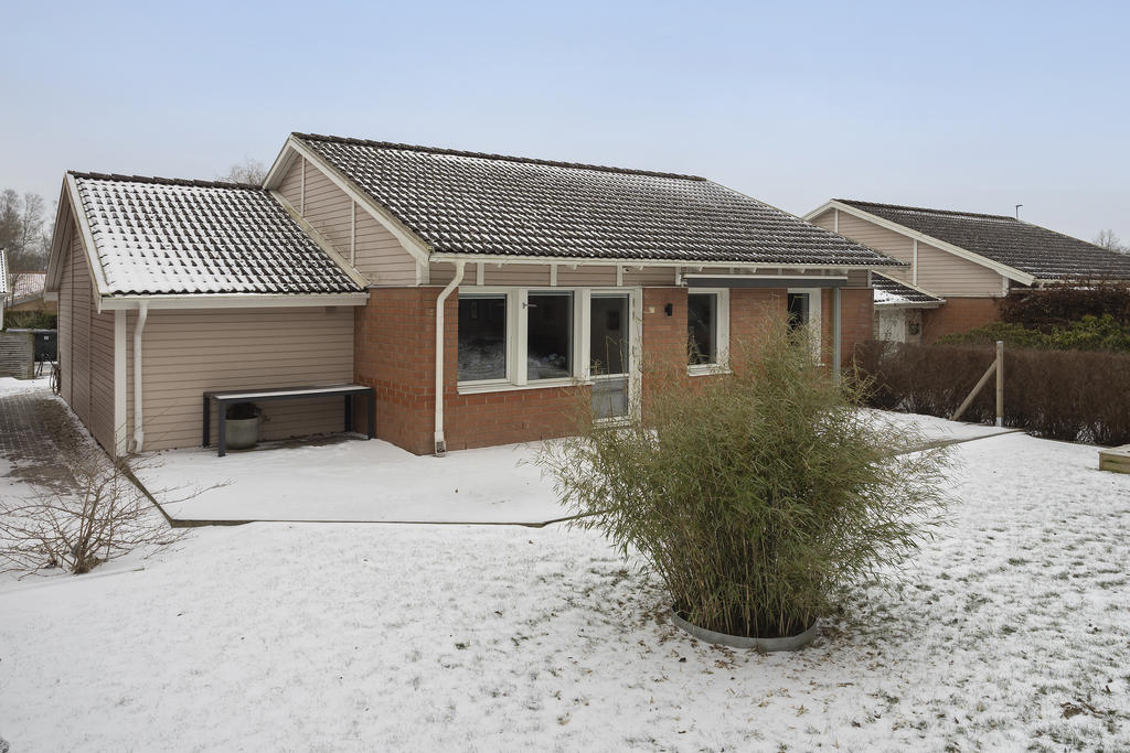 Trädgård med trädäck 