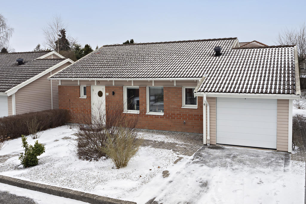 Friliggande med intilliggande garage