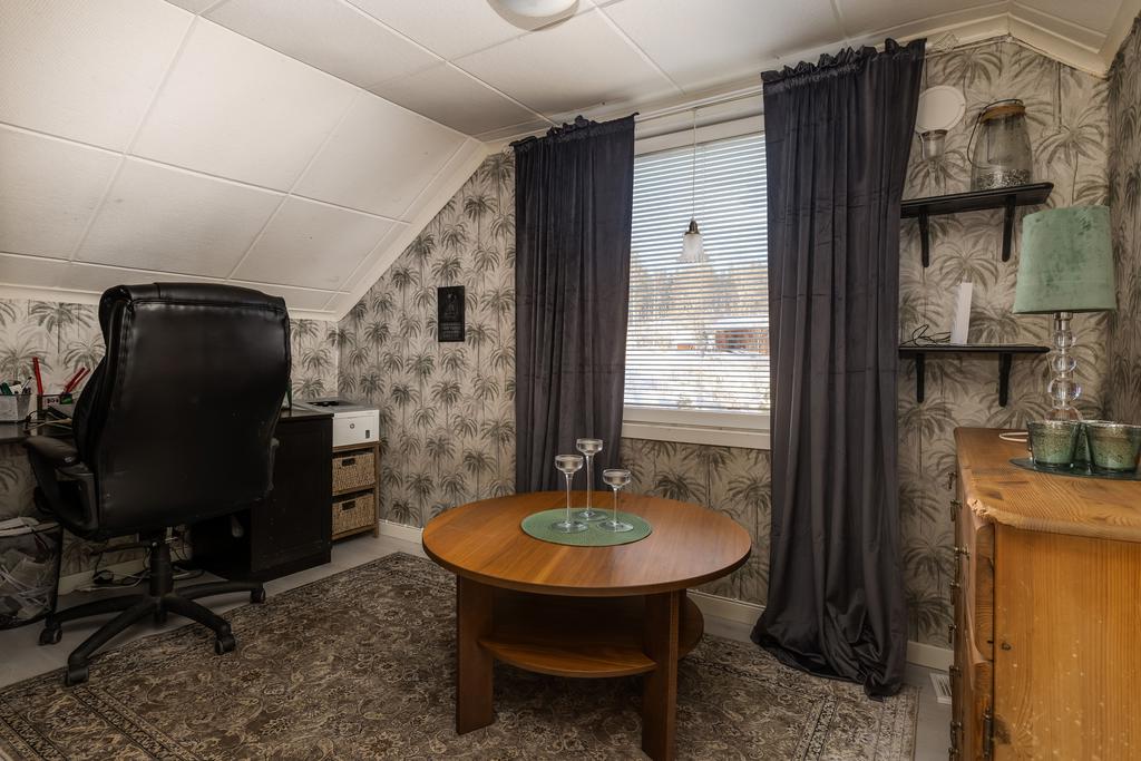 Sovrum 2 med klädkammare.