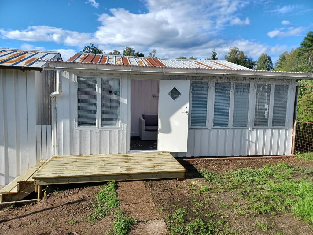 Sommarbild innan tak målades om