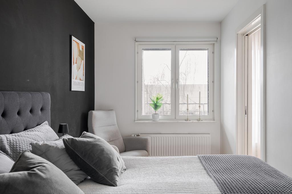 Fönster mot balkongen