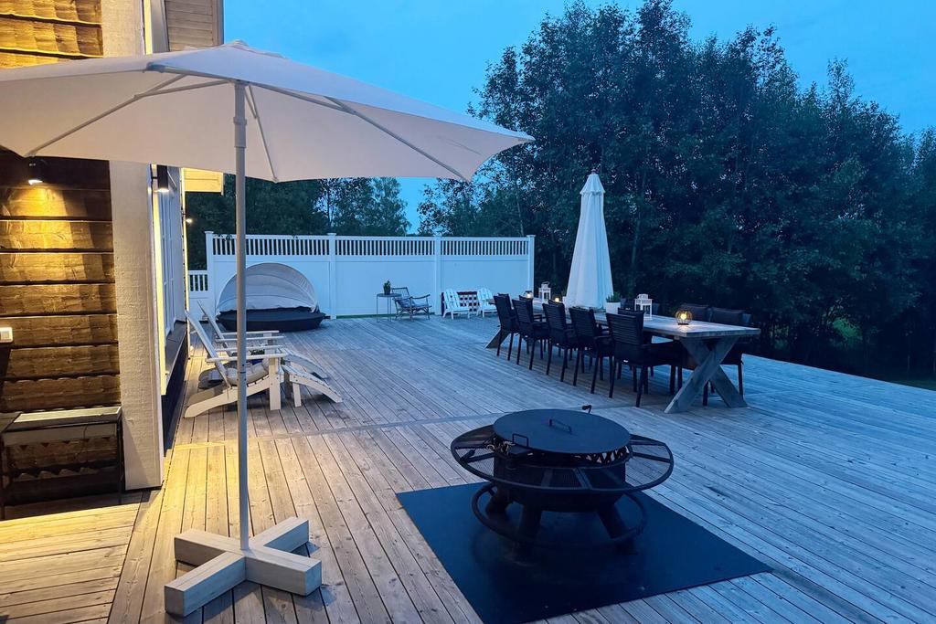 Vy från altanen, säljarens egna bilder.