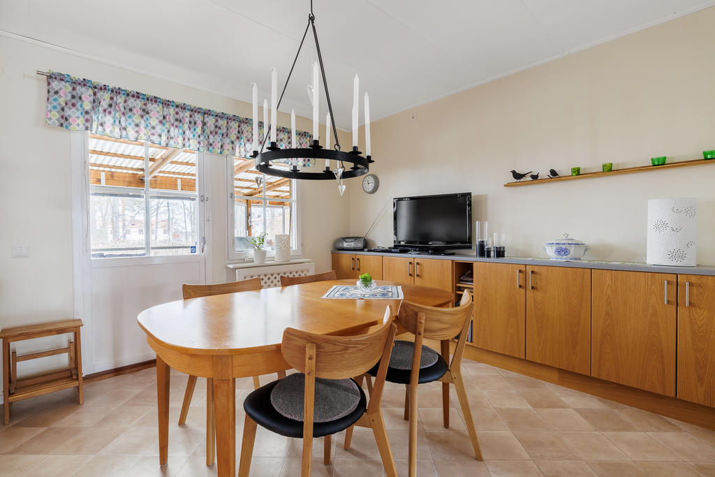 Kök med utgång till uteplatsen