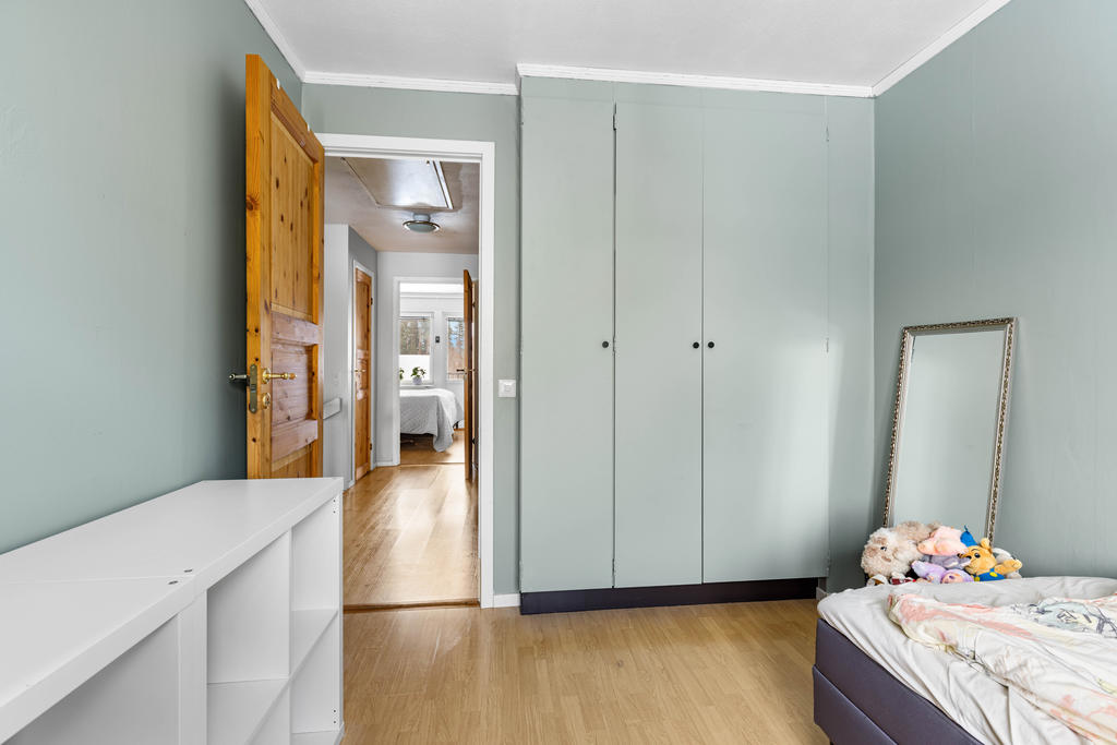 Garderober i sovrum 1. 