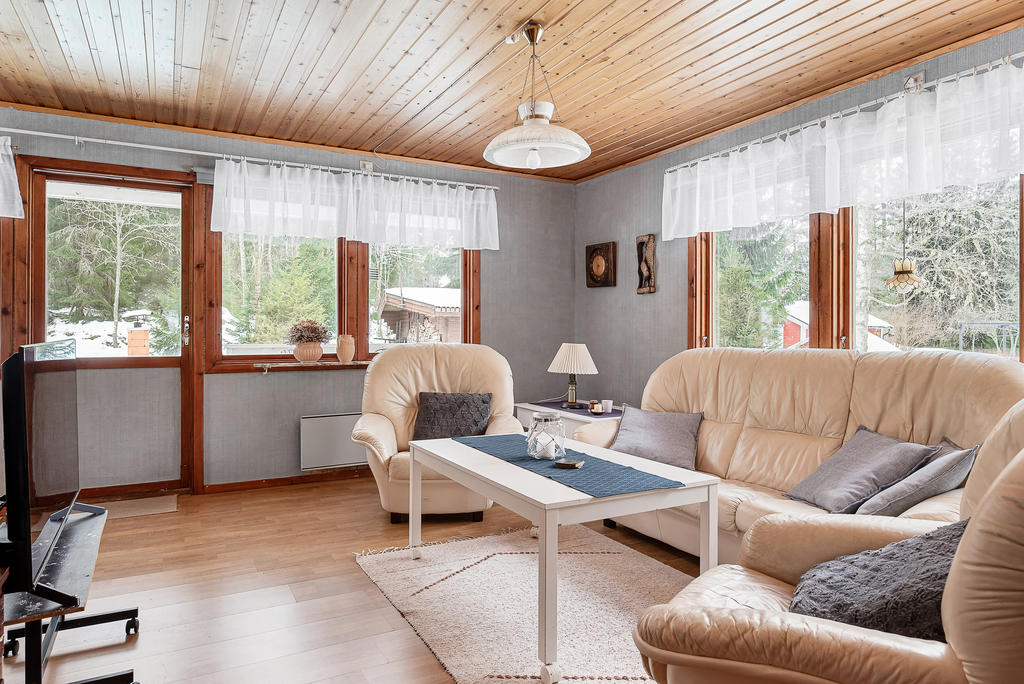 Vardagsrum med utgång till härlig altan