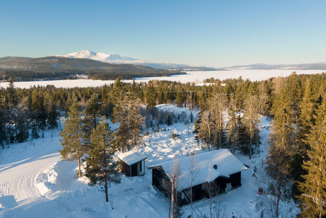 Timmerstuga med naturskönt läge nära Kallsjön och utsikt över Åreskutan. 