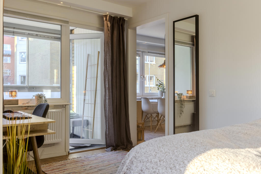 Sovrum med utgång till balkongen