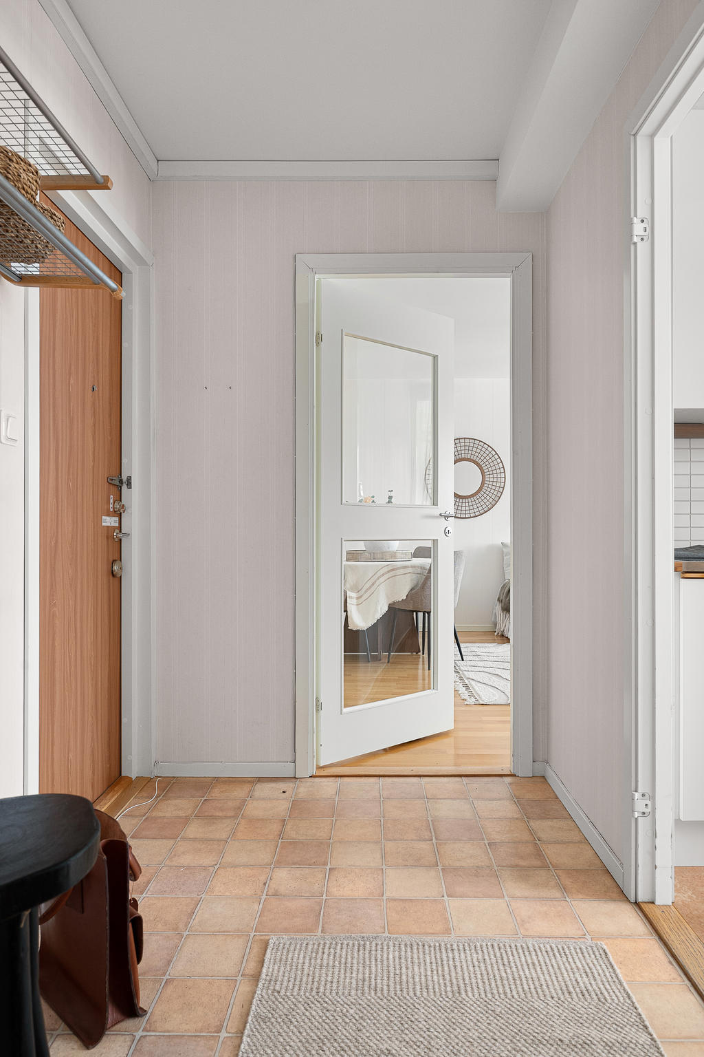 Hallen mot vardagsrum