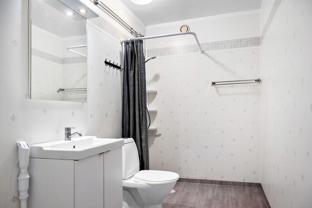 Badrum, förberett för tvättmaskin.