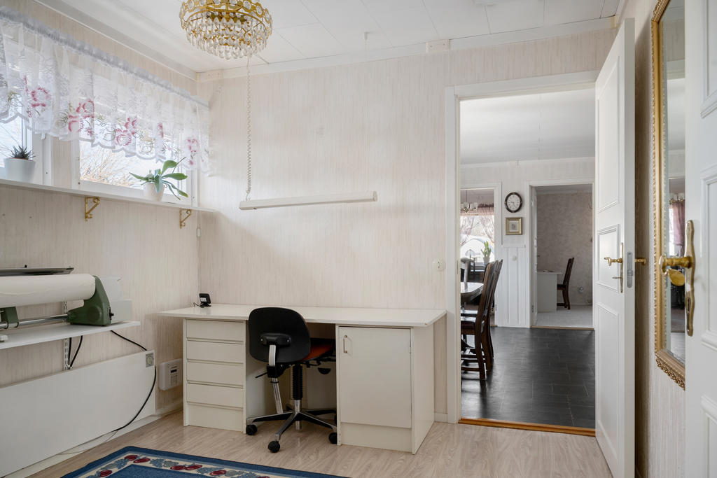 Kontor mellan kök och garage