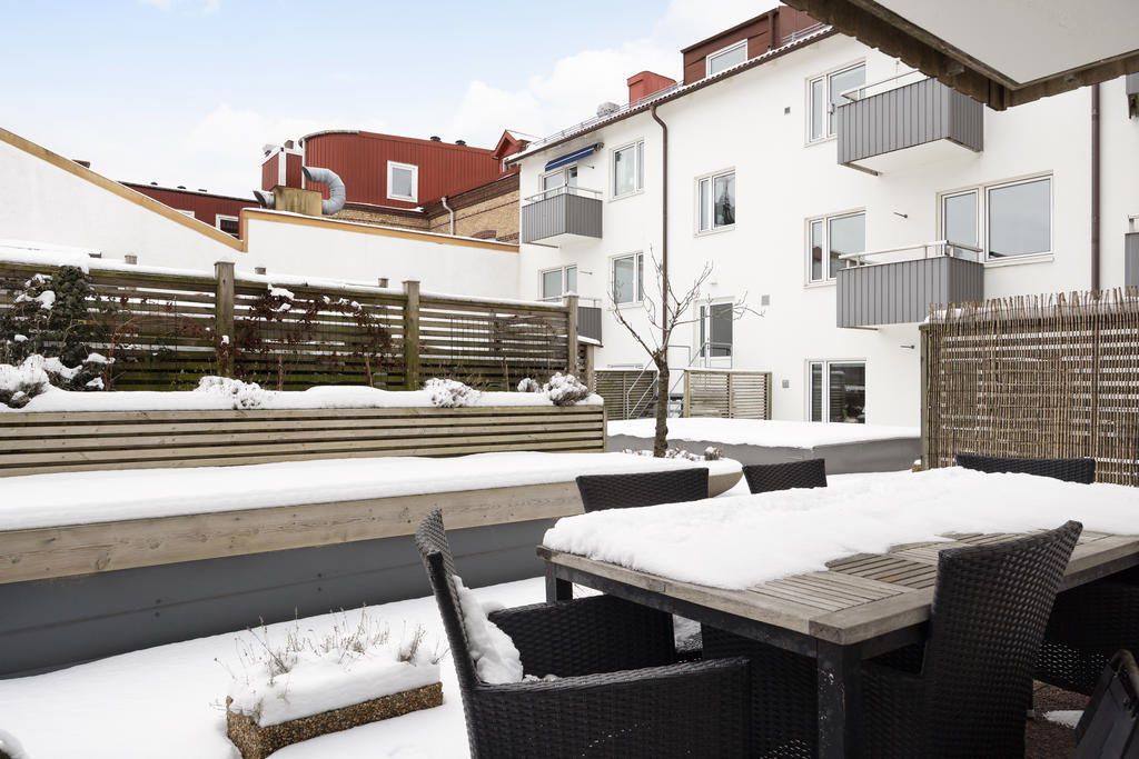 Uteplats i söderläge på föreningens lugna innergård