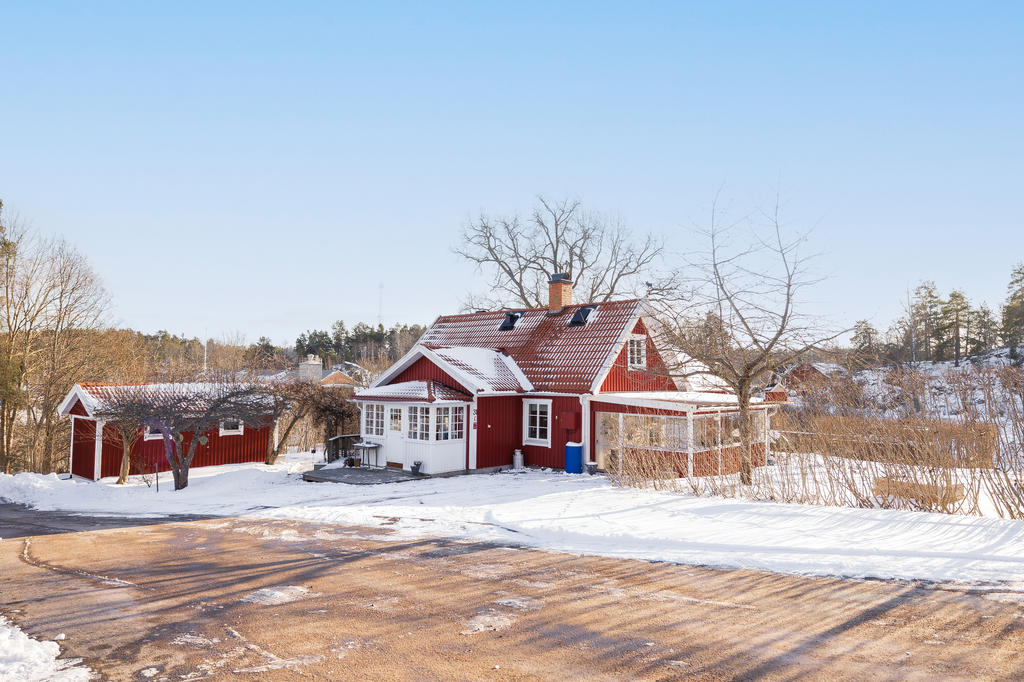 I utkanten av Gunnebo, med skogen som granne och naturen precis utanför dörren