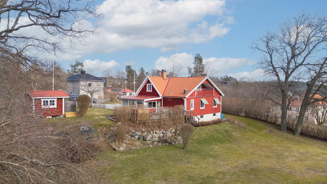 Villan bjuder på gammal charm kombinerad med tryggheten i stora genomförda renoveringar