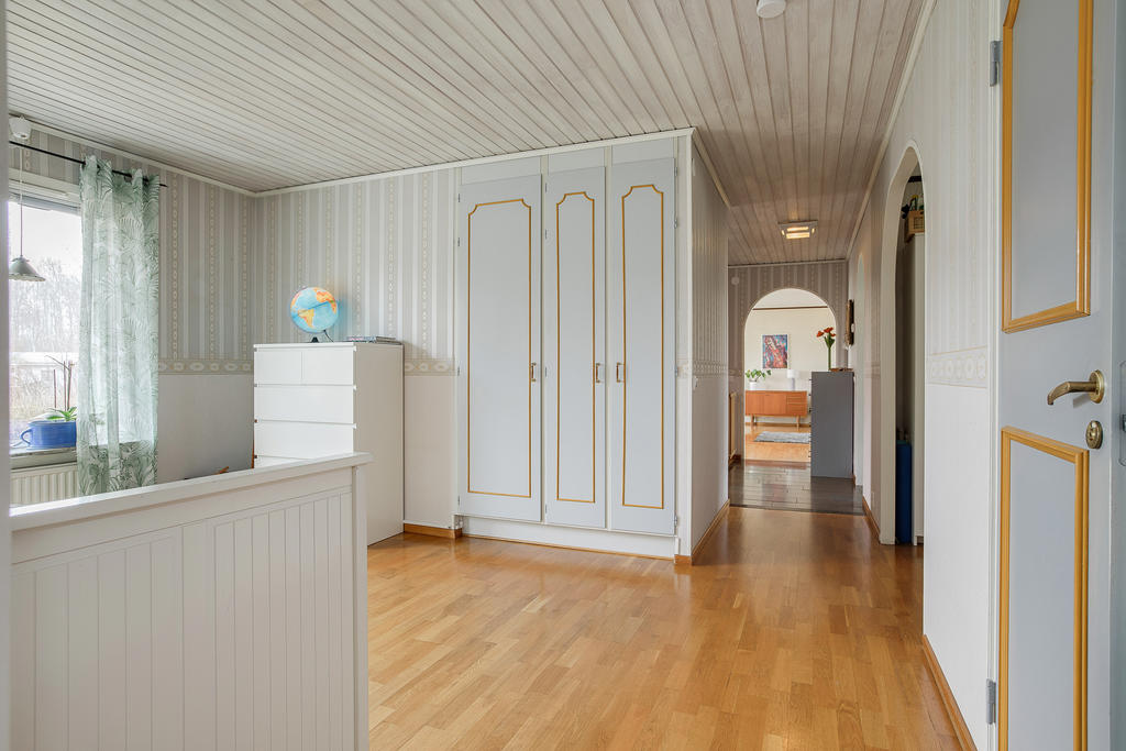 Allrum (möjligt sovrum om man delar av det)