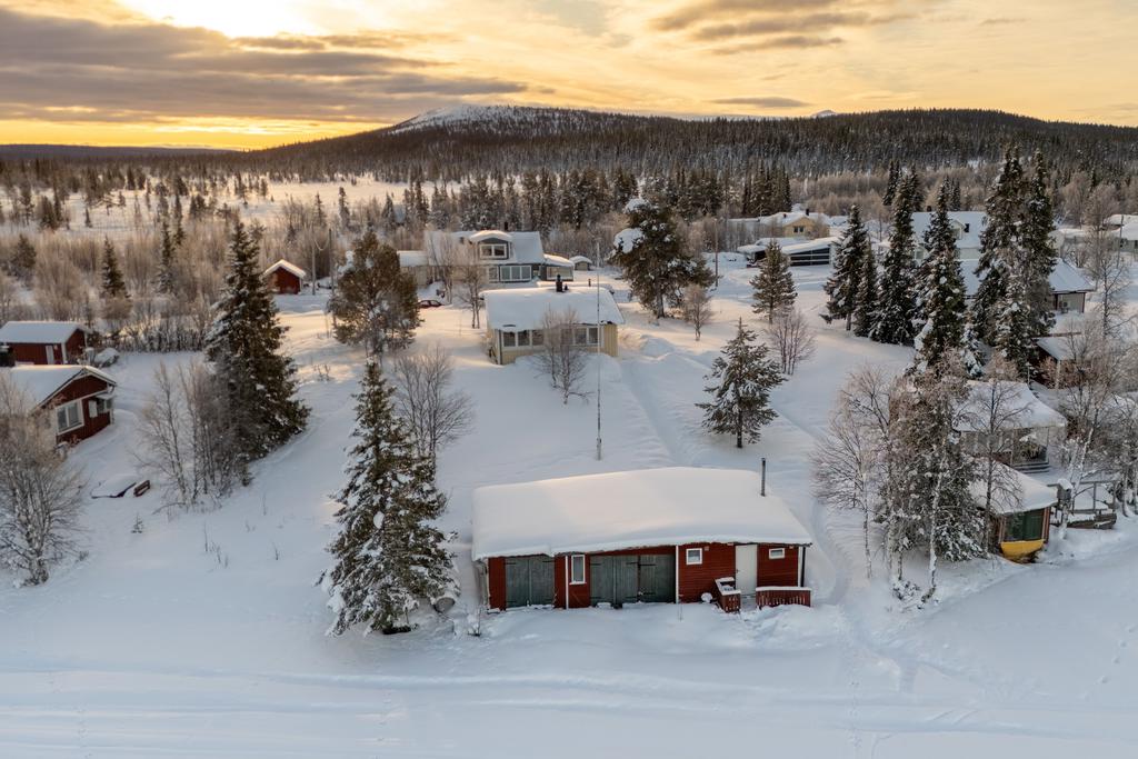 Stor tomt på ca 2.555 m²
