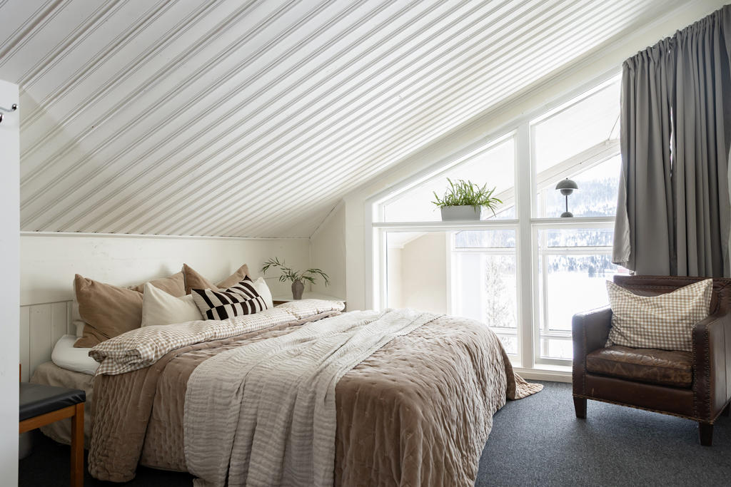 Ett av husets fyra sovrum.