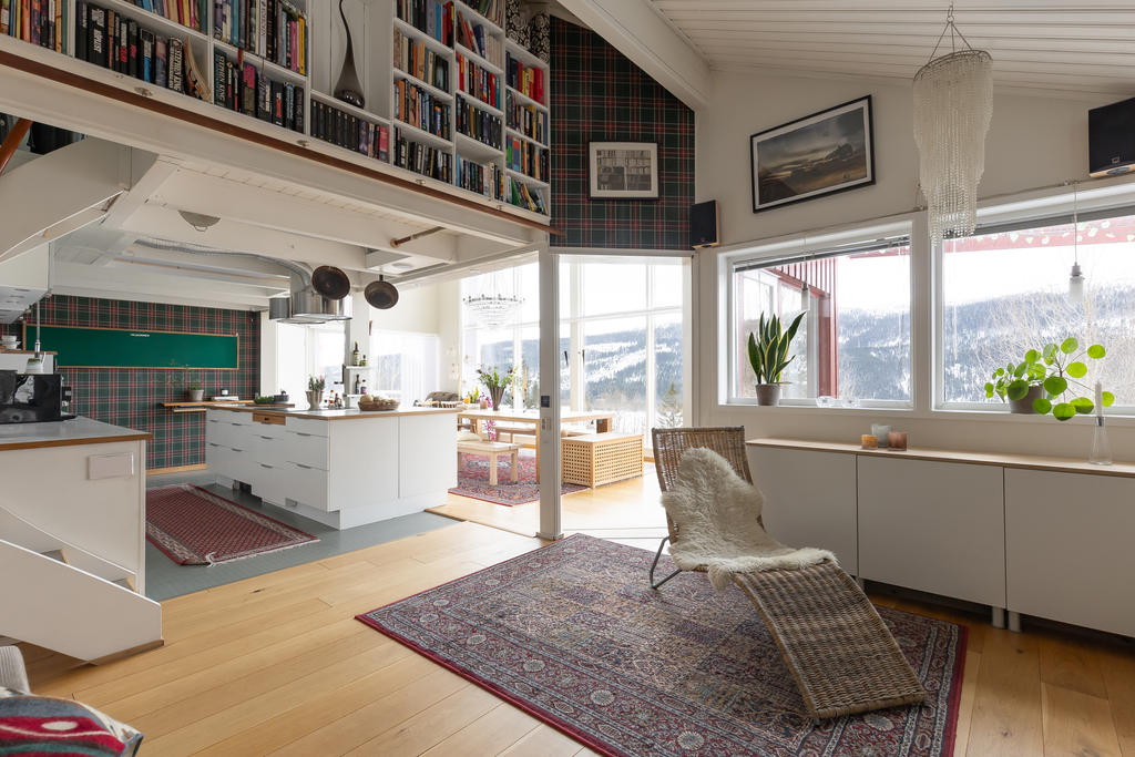 Ljus & rymd  i en öppen planlösning som badar i ljus.