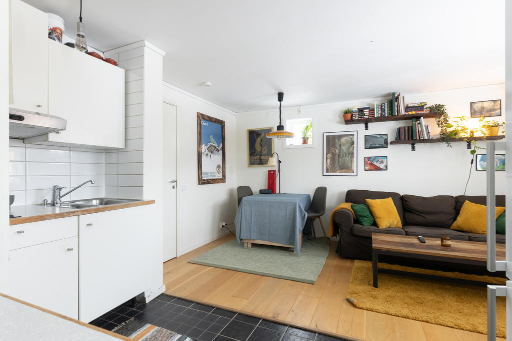 I husets sutterängplan finner du två lägenheter.