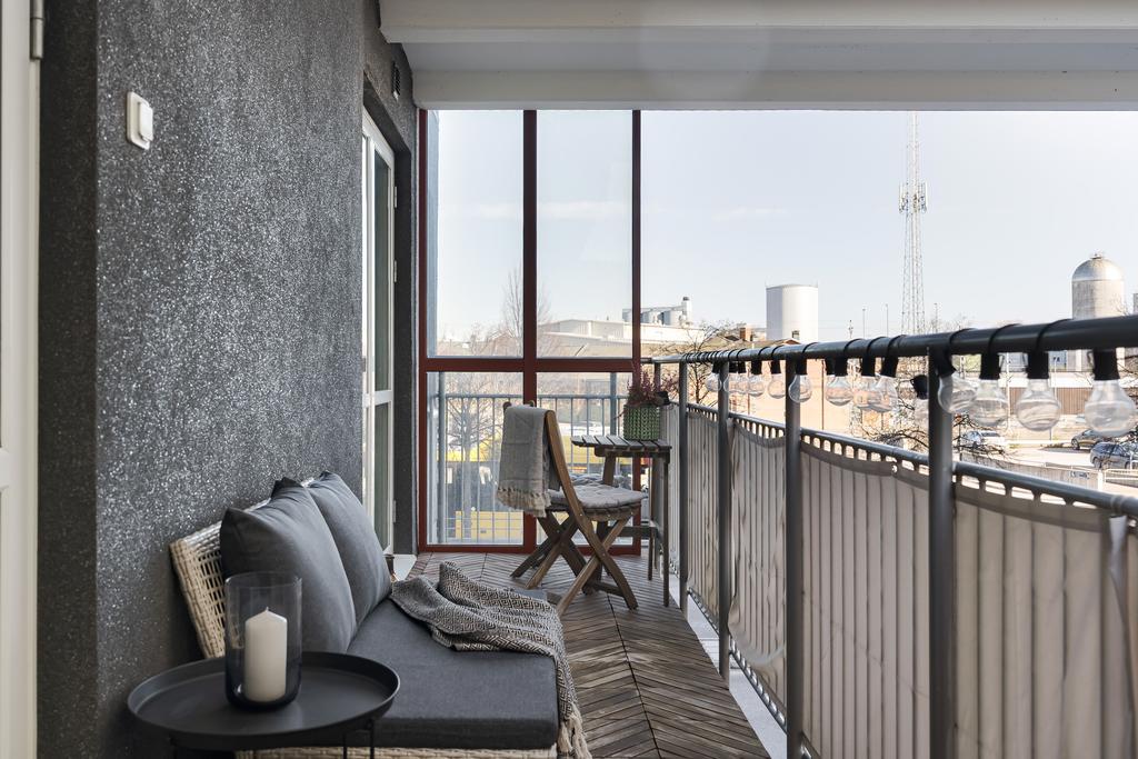 Balkong med plats för fler möbleringar