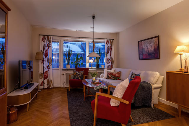 Vardagsrummet har utgång till balkongen