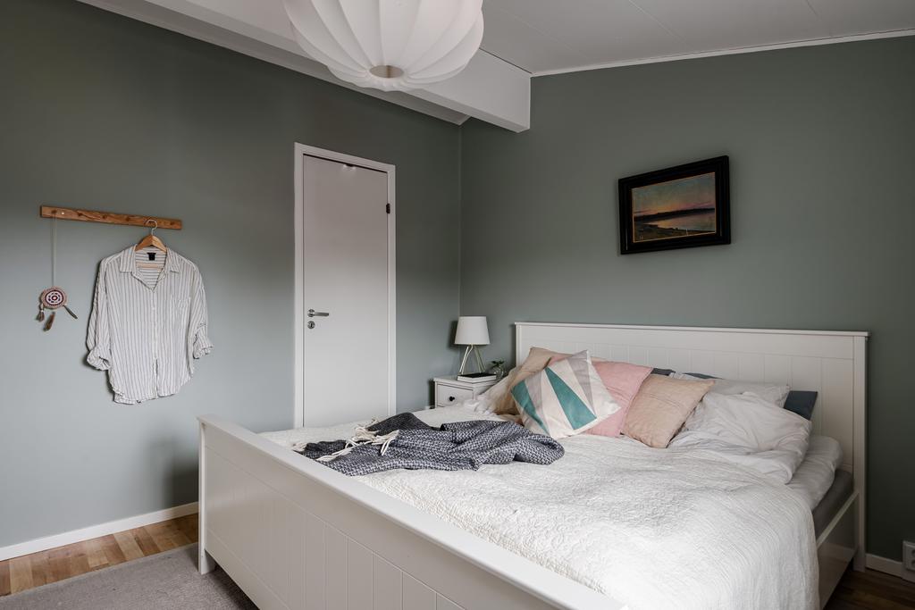 Sovrum 1 har en klädkammare