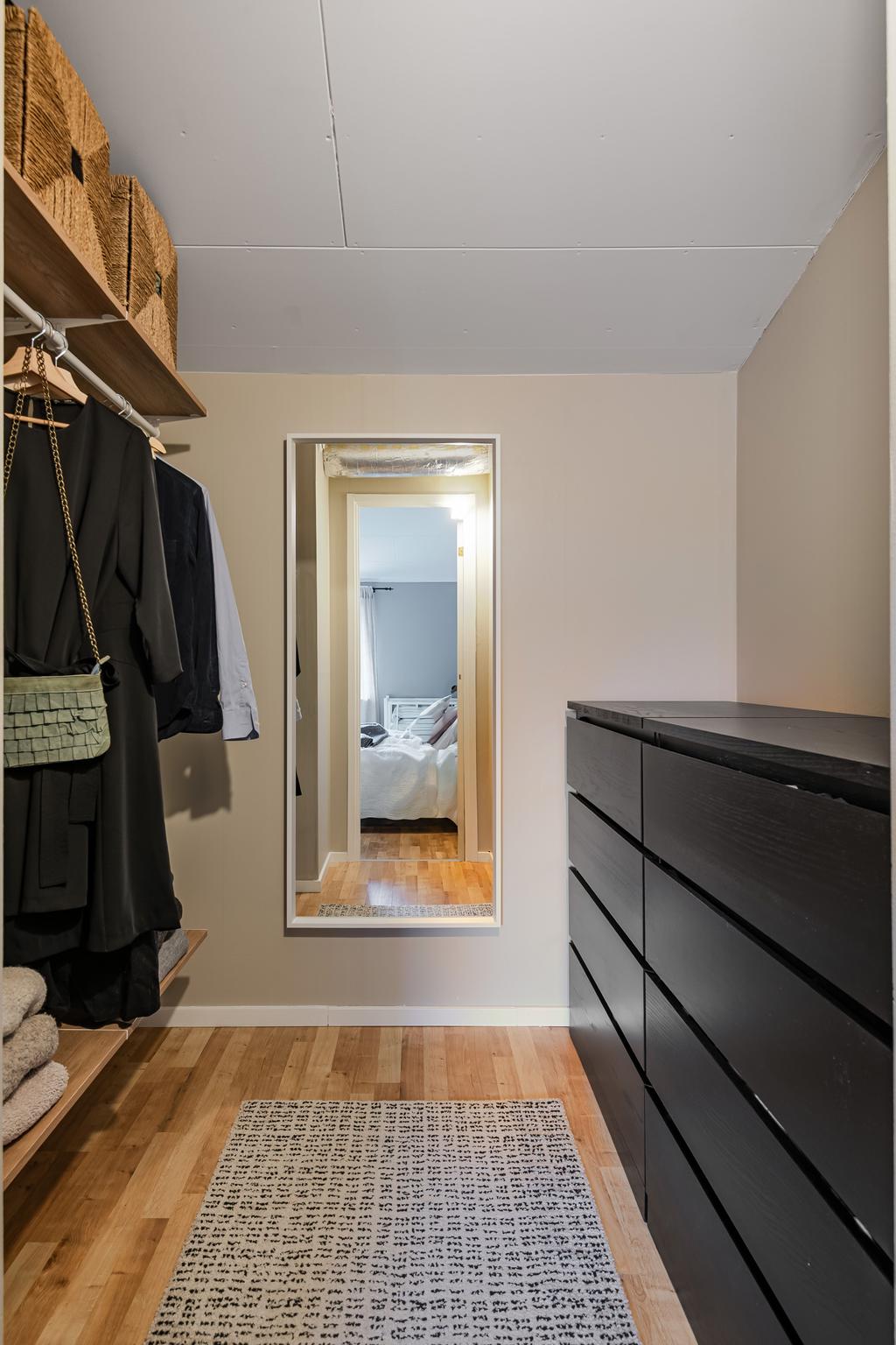 Klädkammaren i sovrum 1