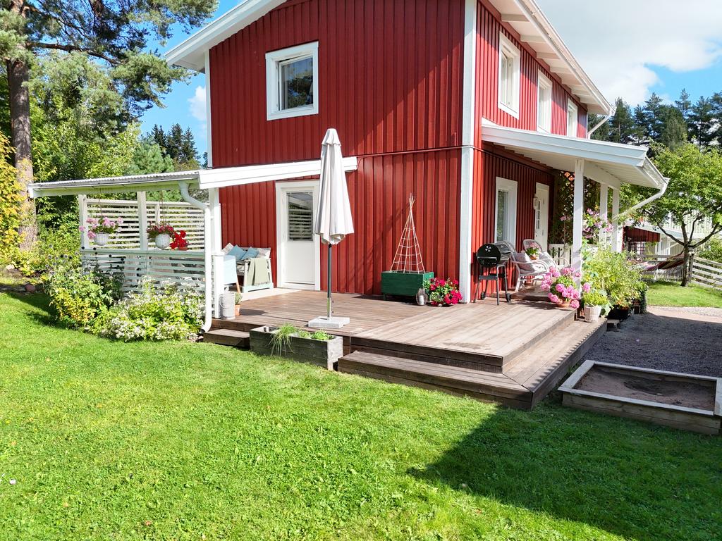 Altan och farstukvist sitter ihop