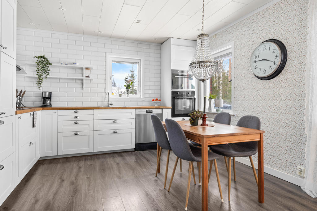 Ljust kök som renoverades 2017